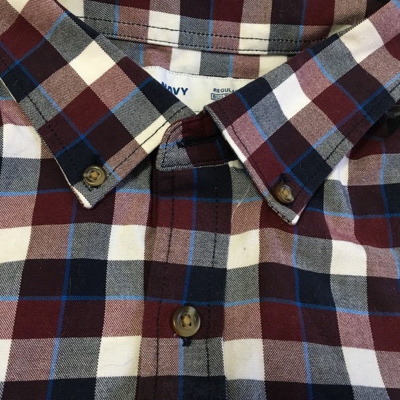 Reg. fit- Built in Flex Men’s woven button down - Picture 3 of 5